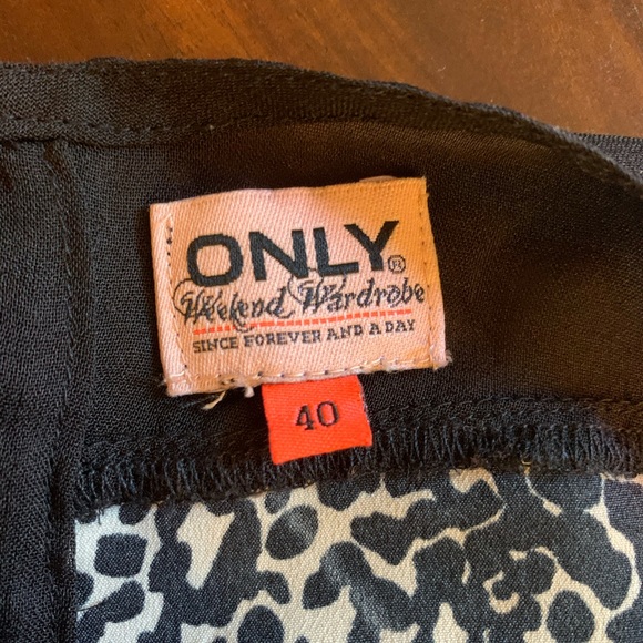 Flirty Black & White Summer Dress - Picture 10 of 10